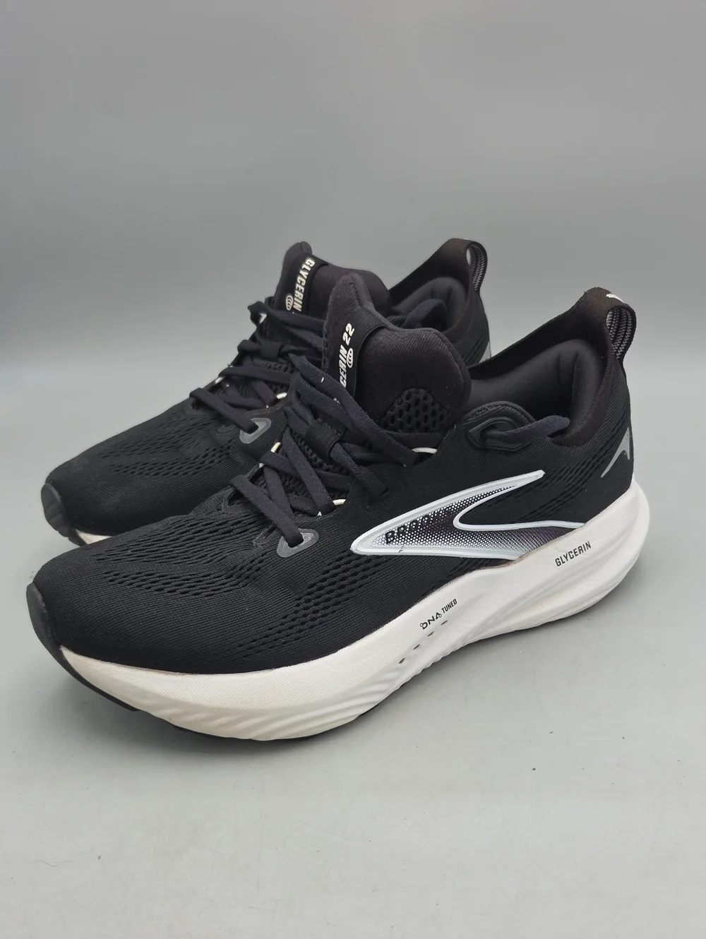 Brooks Glycerin 22 Women size 9.5 black Running Shoes
